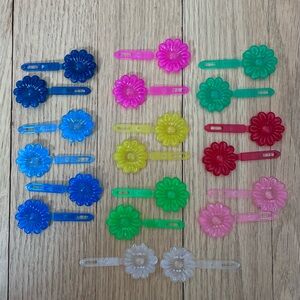 Plastic retro hair barrettes. Set of 20 Snap Close Daisy hair clips. Translucent